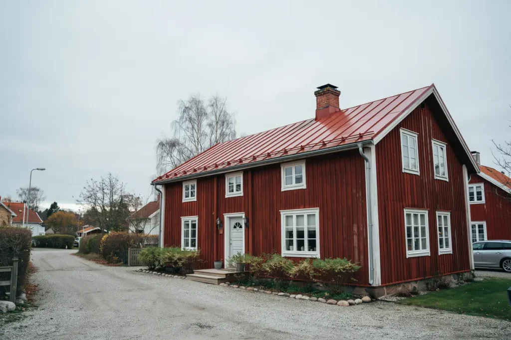 m la pl ttak i skrea s h jer du husets utseende och skyddar taket mot kustklimatet